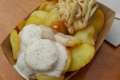 Pounties mit Whisky-Bacon-Mayo (links) und Cranberry-Mayo (rechts)
